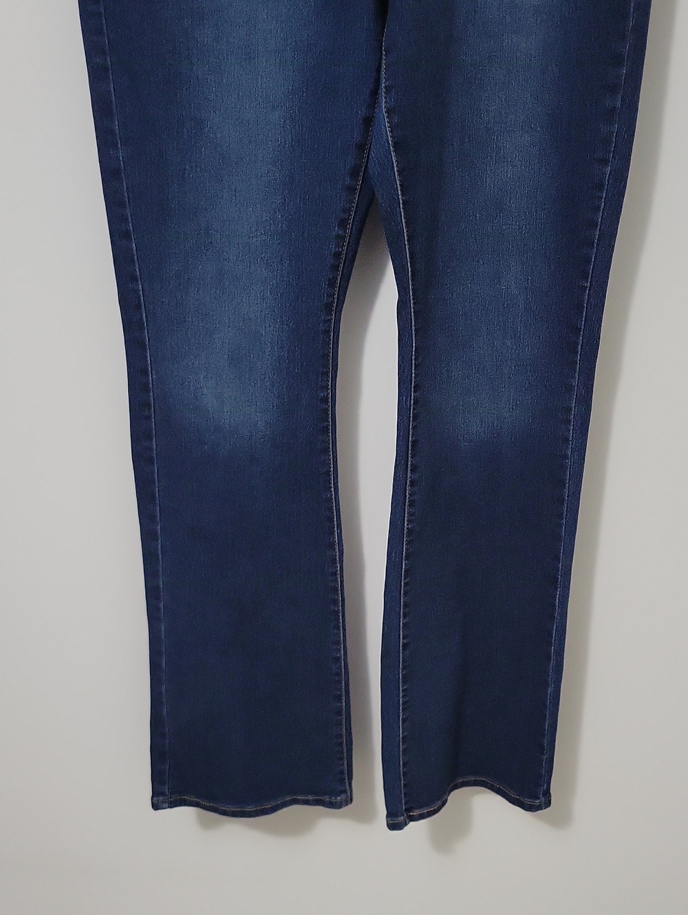 Levi's 725 High Rise Bootcut Jeans, Size 32 - Picture 5 of 8